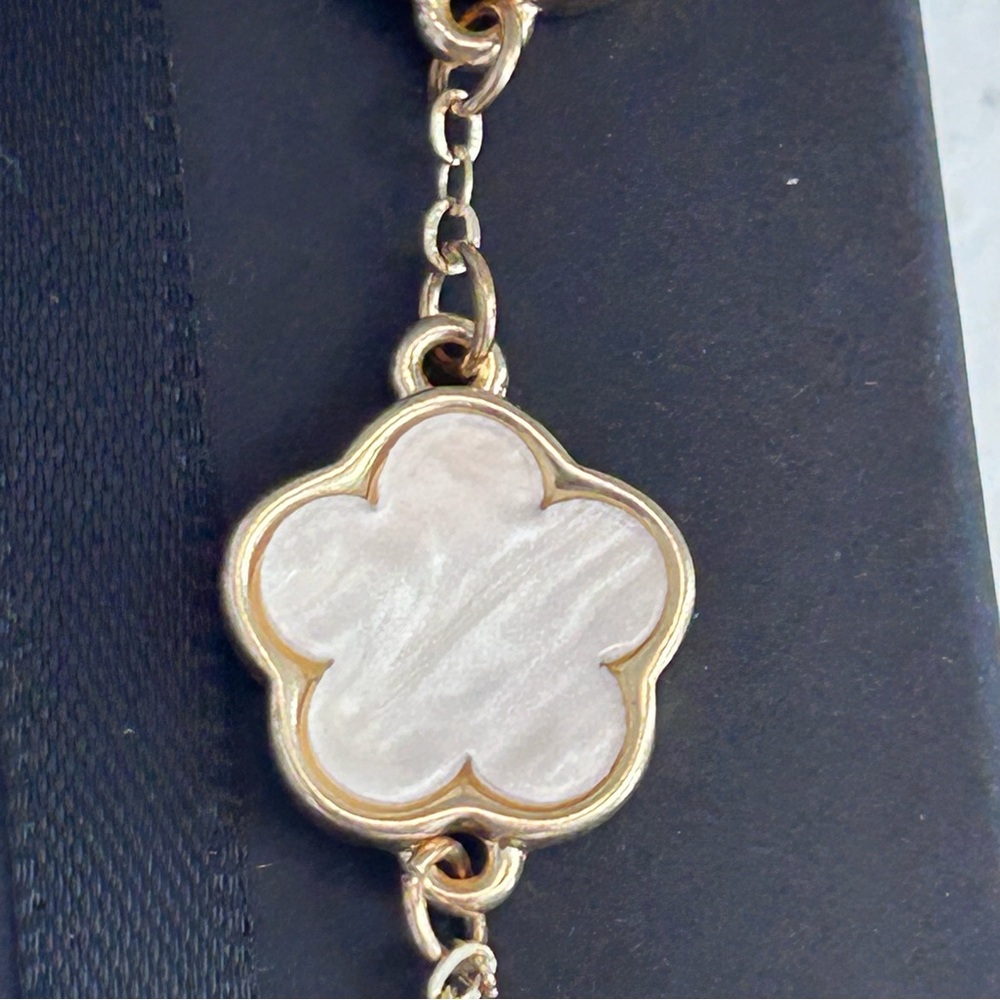 Clover Bracelet Mother of Pearl 5 Flower Size 7.5 - Picture 7 of 10